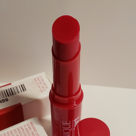 CLINIQUE PEP START Perfecting Lip Balm *CHERRY* - Picture 3 of 4